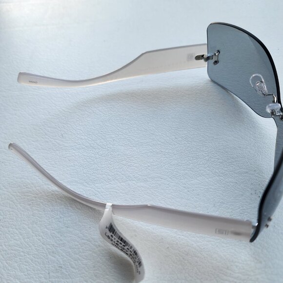 NWT Laundy by Shelli Segal Women\'s Sunglasses